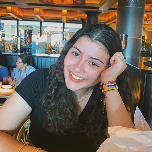 Meet your Posher, Stephany - Picture 1 of 1